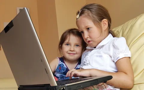 Como as crianças brasileiras usam o computador, a internet e o celular