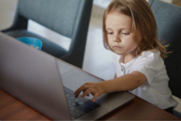 Proteger a Crianca NA Rede e NAO da Rede